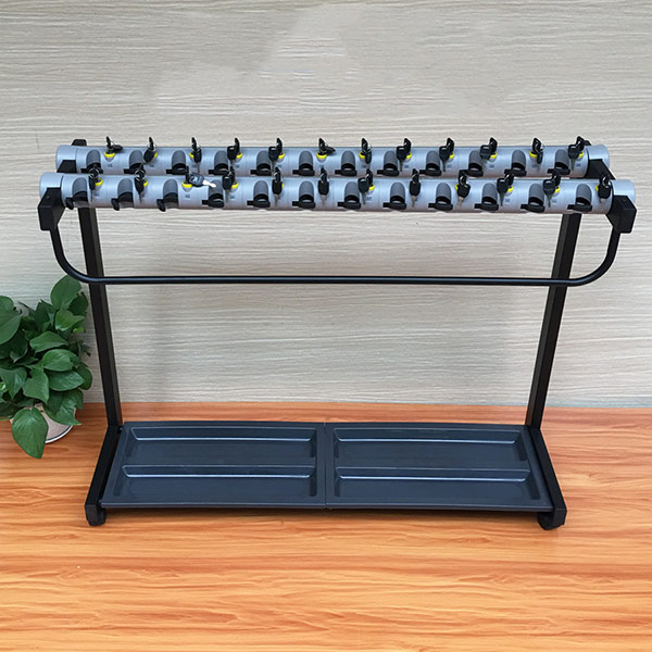 Bánh xe giúp di chuyển kệ để ô dù linh hoạt