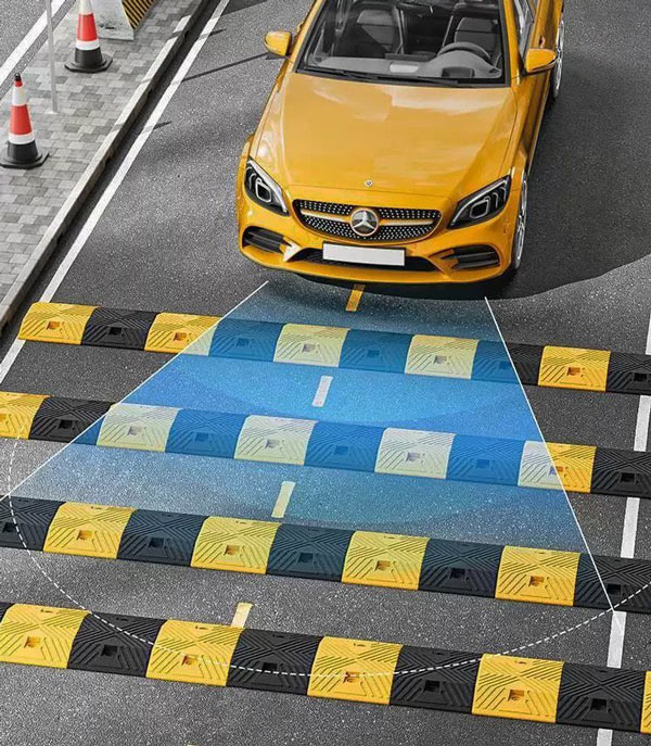 Các phương tiện có thể quan sát từ xa gờ giảm tốc, di chuyển qua an toàn