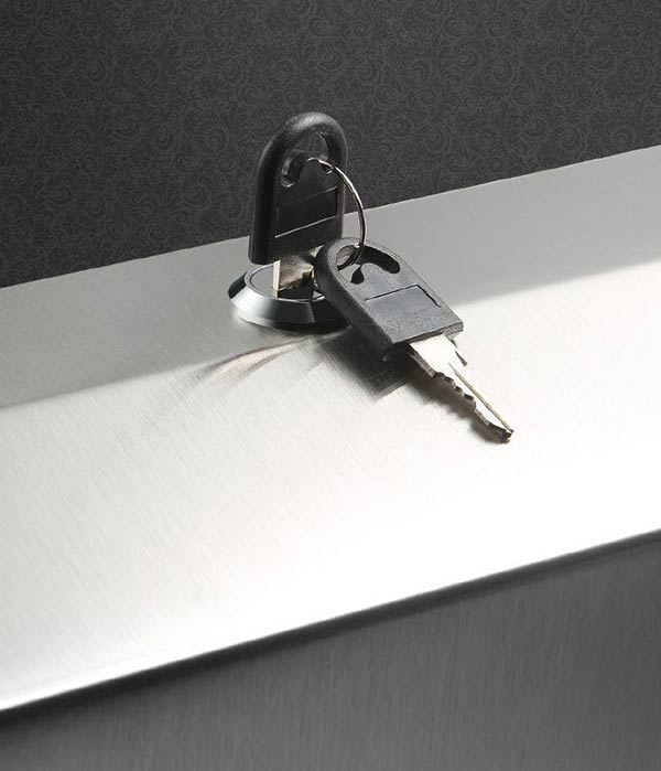 Cận cảnh khóa an toàn trên hộp đựng giấy