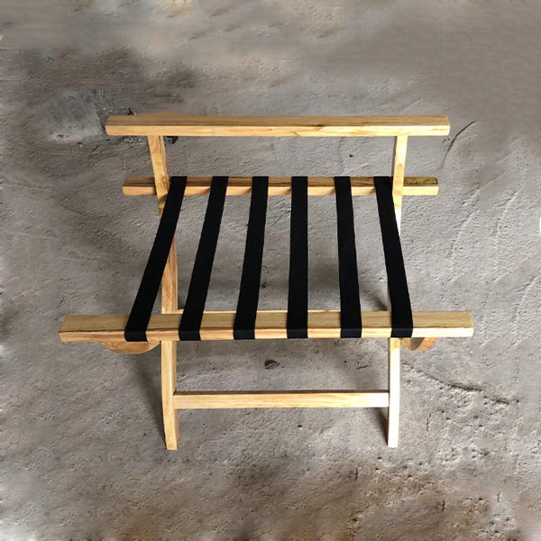 Hình ảnh thực tế giá kệ kê vali hành lý gỗ