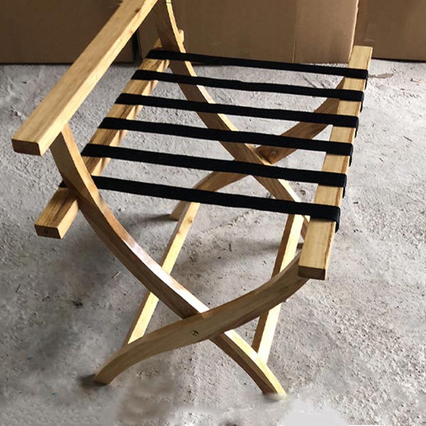 Hình ảnh thực tế giá kệ kê vali hành lý gỗ