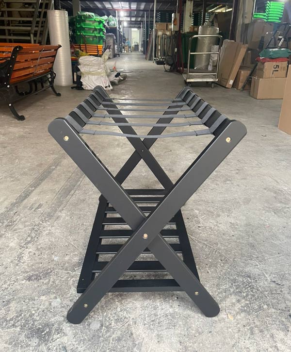 Mẫu kệ để hành lý bằng gỗ, dây căng được lắp tại kho Paloca