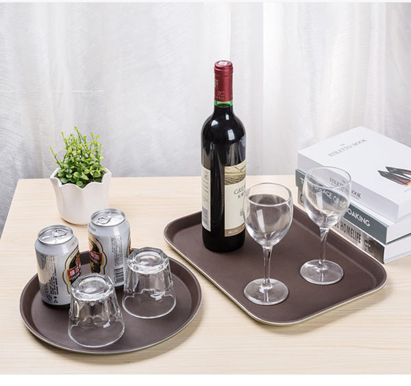 Các nhà hàng luôn cần có đủ số lượng khay phục vụ bàn