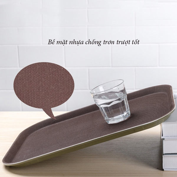 Bề mặt khay nhám giúp chống trơn trượt