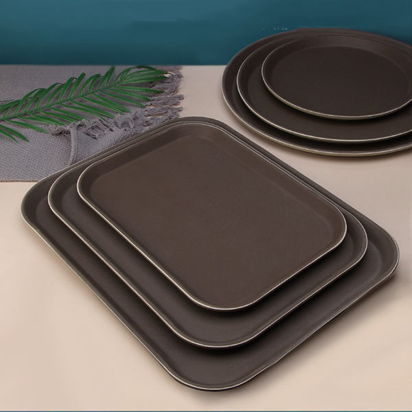 Paloca có đủ khay nhựa tròn, chữ nhật bưng bê phục vụ