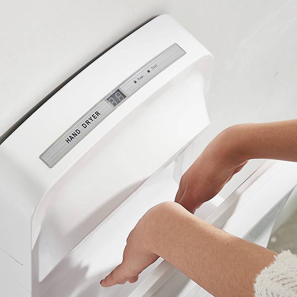 Thao tác sử dụng máy hơ tay khá là dễ dàng