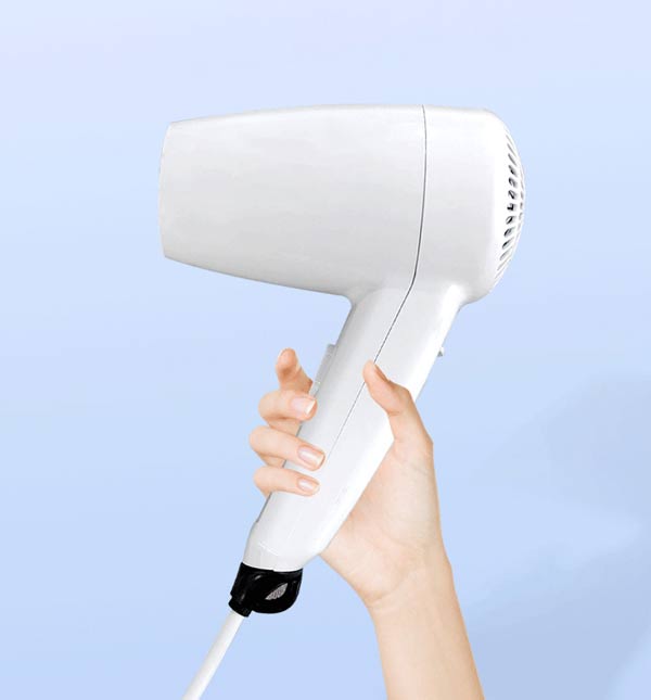 Máy sấy tóc thiết kế gọn gàng, dễ cầm nắm