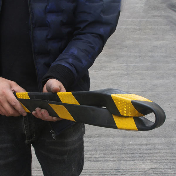 Ốp cột vuông bằng cao su dẻo dai, đàn hồi