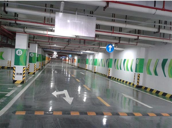 Ốp cột phản quang lắp đặt trong nhiều tầng hầm để xe