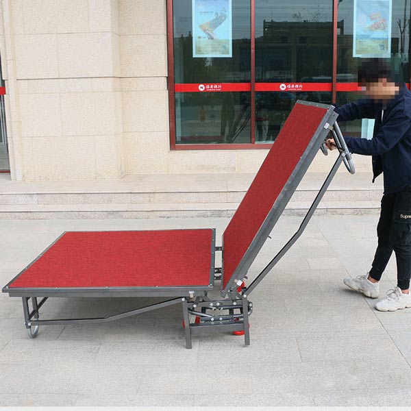 Khung sân khấu dễ dàng gấp gọn khi không dùng đến