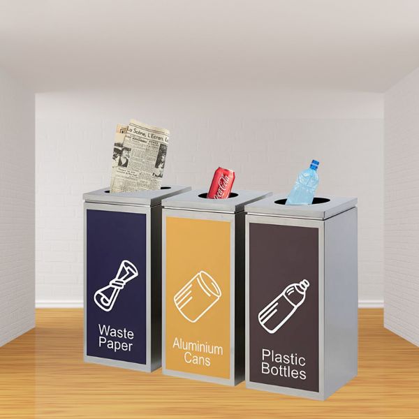 Cửa xả rác bố trí ở nắp thùng