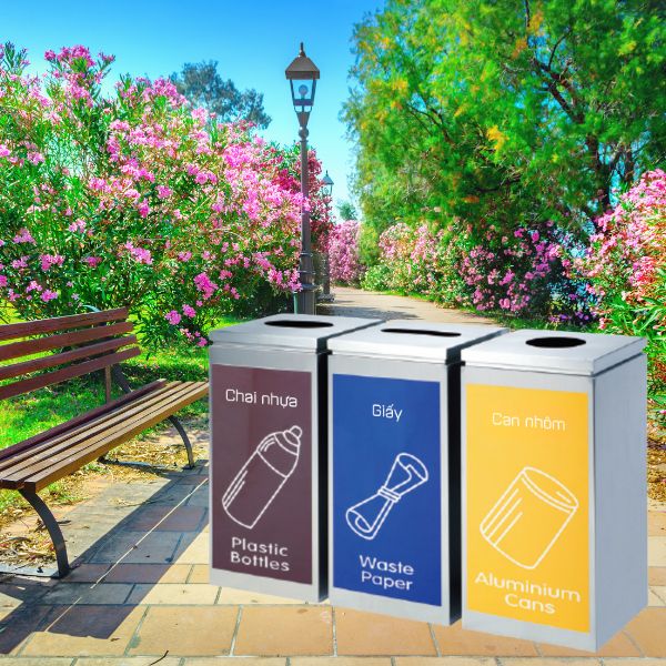 Thùng rác 3 ngăn đặt ở không gian ngoài trời