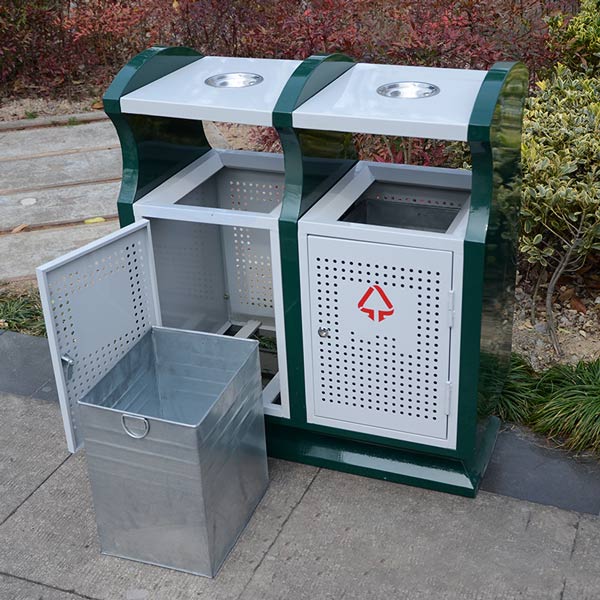 Sọt đựng rác bên trong bằng tôn hoa