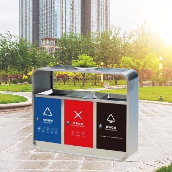 Thùng rác bền bỉ, chịu được tác động nắng mưa