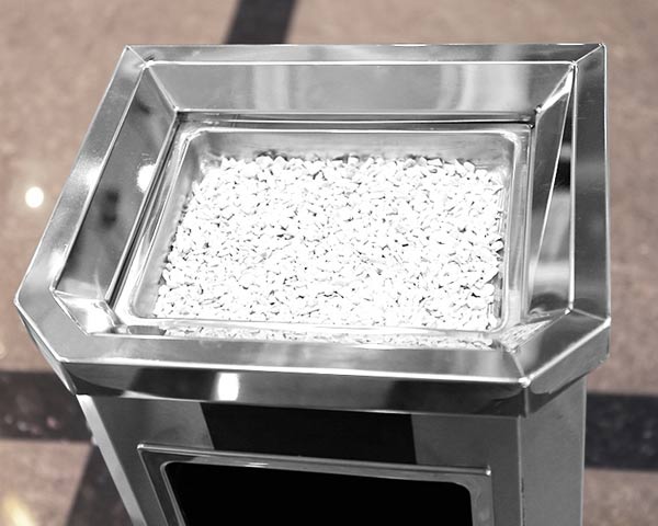 Cận cảnh khay đựng gạt tàn thuốc