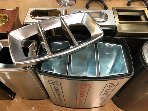 Hình ảnh thực tế thùng rác inox 3 ngăn nắp hở