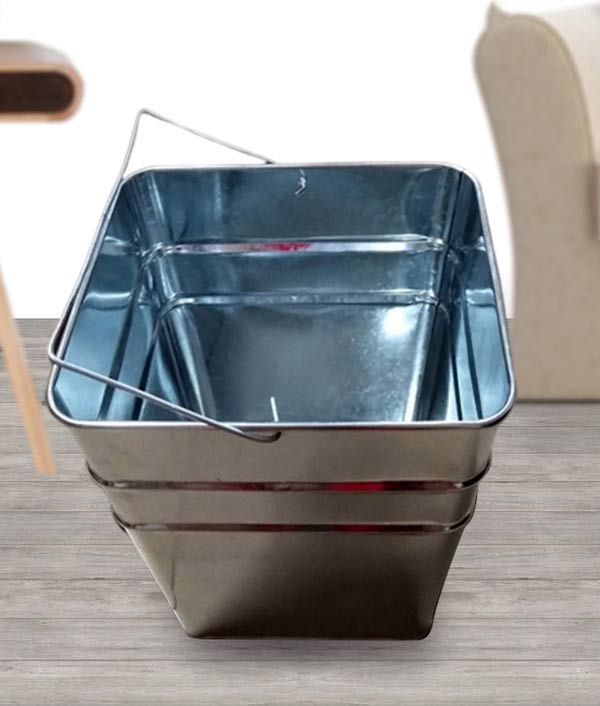 Cận cảnh sọt tôn hoa đựng rác thải