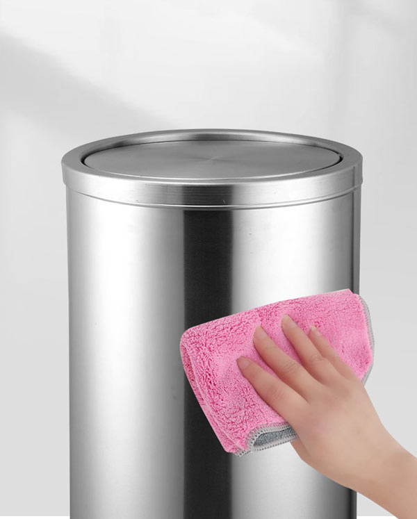Bề mặt thùng rác inox dễ lau chùi, vệ sinh