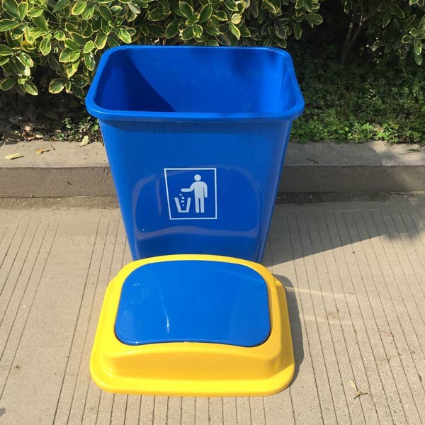 Phần nắp thùng rác có thể tháo rời