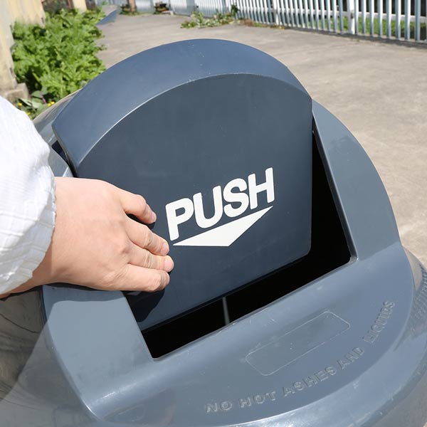 Nắp đẩy tiện lợi, dễ dàng bỏ rác vào bên trong