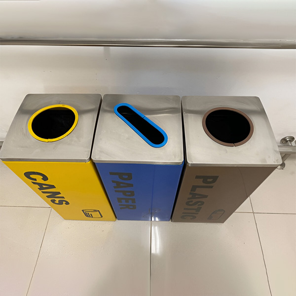 Các khe bỏ rác bố trí rất linh hoạt