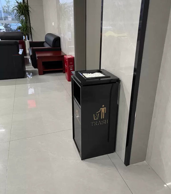 Mẫu thùng rác hình trụ màu ghi đen có gạt tàn