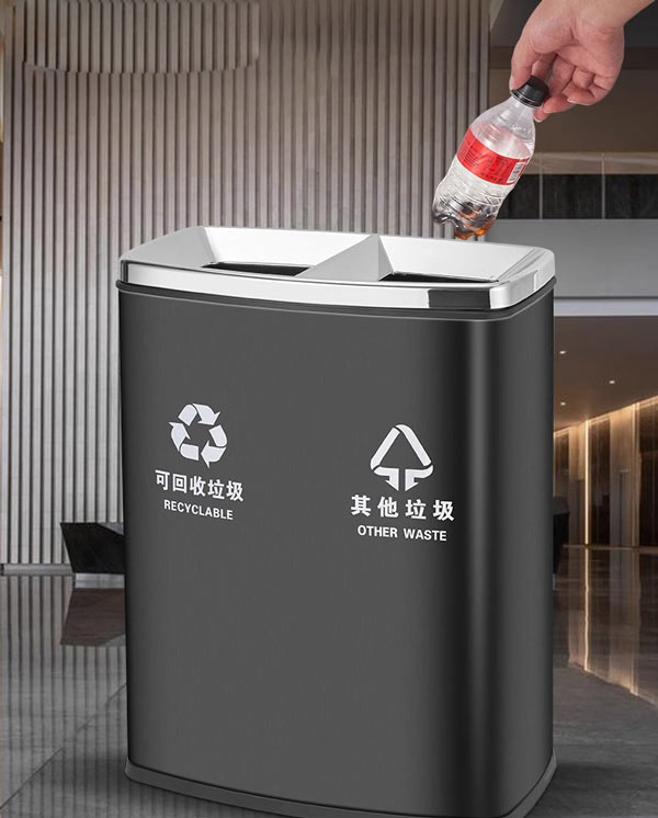 Nắp hở giúp việc bỏ rác vào thùng dễ dàng hơn