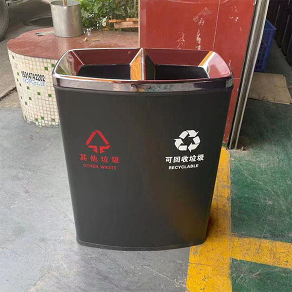 Thùng rác kiểu dáng trụ đứng, tiết kiệm không gian