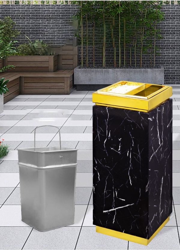 Sọt tôn hoa bên trong lớp vỏ trang trí thùng rác