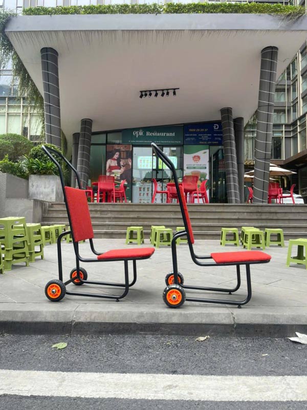 Xe đẩy ghế hỗ trợ vận chuyển ghế ngồi nhanh chóng