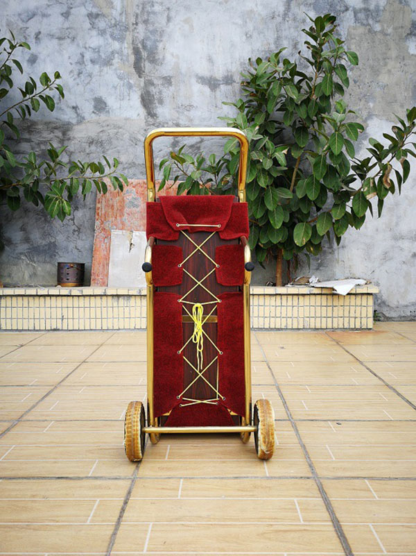 Thiết kế mặt sau của xe đẩy hành lý