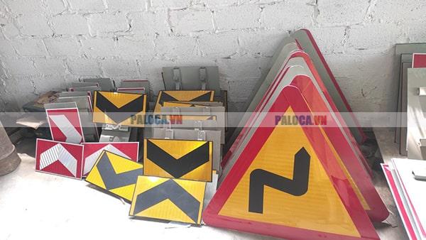 Biển báo giao thông đường bộ hình tam giác phản quang siêu nét 150.000 - 210.000VNĐ
