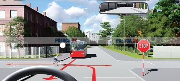 Biển báo stop (Báo hiệu số 1) nhắc nhờ người tham gia giao thông dừng lại