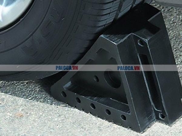 Chặn lùi xe di động có thể dễ dàng bị đánh cắp và đòi hỏi sự chăm sóc