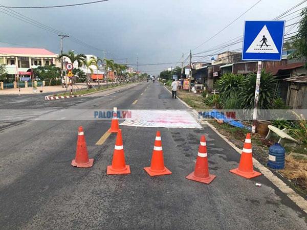[KHÁC BIỆT] So sánh cọc tiêu hình trụ với cọc tiêu hình chóp nón