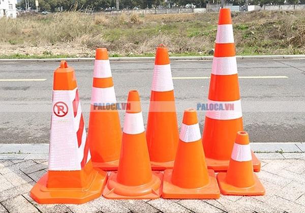 [KHÁC BIỆT] So sánh cọc tiêu hình trụ với cọc tiêu hình chóp nón
