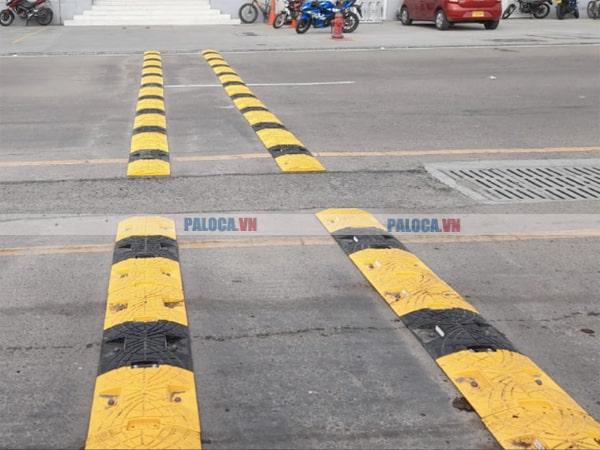 Gờ giảm tốc bằng nhựa đa dạng kích thước từ 1m - 4m
