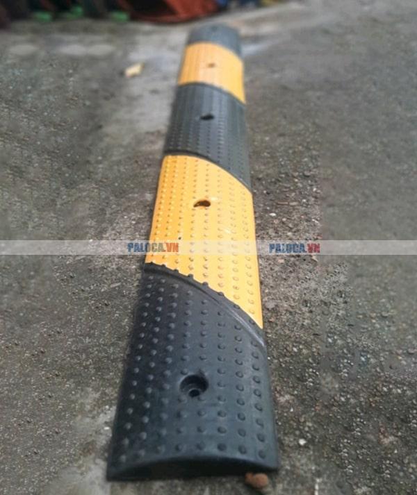 Gờ giảm tốc xe máy làm bằng cao su 215.000VNĐ