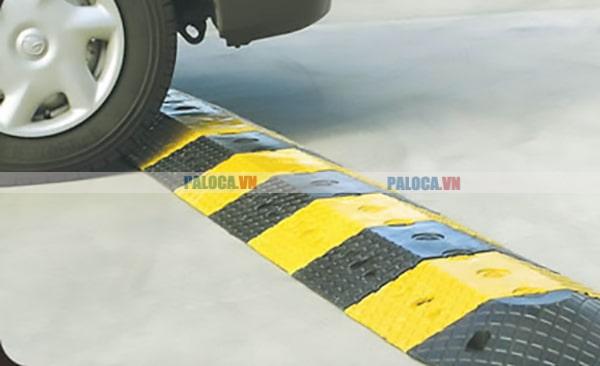 Gờ giảm tốc xe máy và gờ giảm tốc ô tô dùng vơi mục đích khác nhau