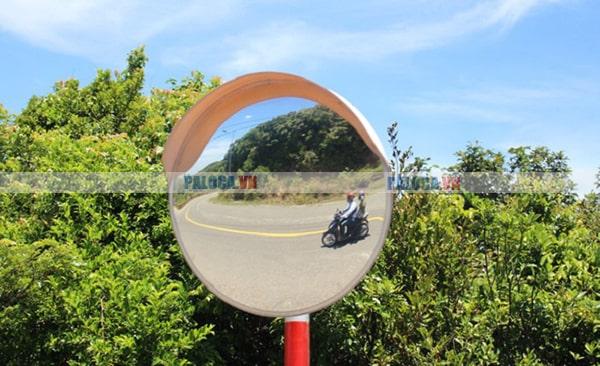 Gương cầu lồi 800mm trên đoạn đèo núi nguy hiểm