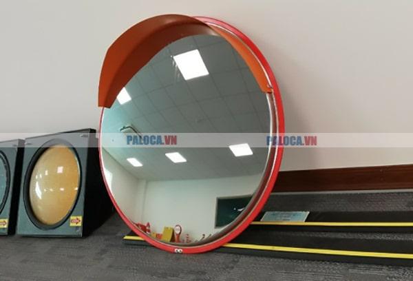 Mua gương cầu lồi trong bãi đỗ xe gia đình góp phần phong thủy