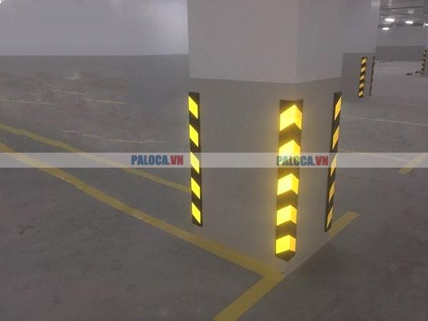 Ốp cột cao su góc vuông bền bỉ đến 5 năm, dễ dàng lắp đặt