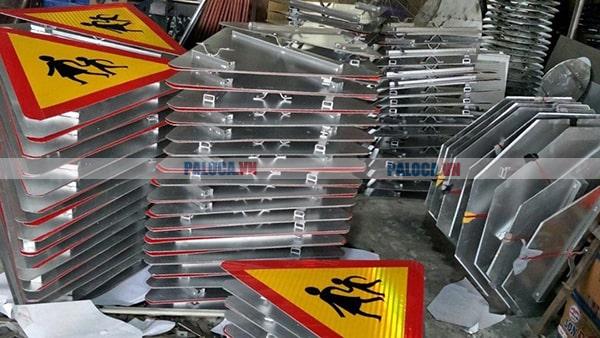 Quan tâm đến chất liệu và độ bền khi chọn biển báo giao thông
