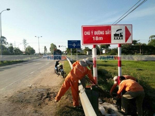 Tuân thủ quy định lắp đặt biển báo giao thông là trách nhiệm của công dân