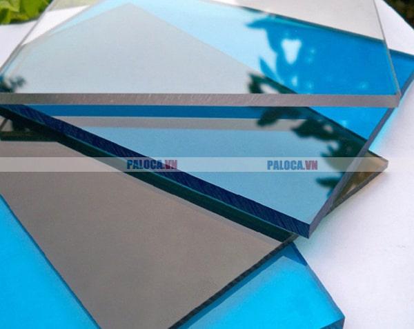 Vật liệu nhựa đặc (Acrylic hoặc Polycarbonate) nhiều ưu điểm