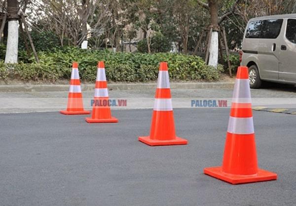 Xem xét tiêu chuẩn và quy định của địa phương