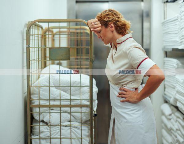 Rất nhiều nhân viên giặt là - Laundry bị stress vì công việc