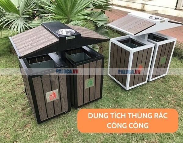 Thùng rác công cộng thường có dung tích lớn