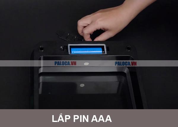 Lắp pin AAA  vào đúng vị trí