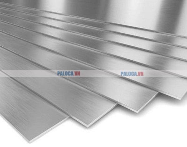 Gương cầu lồi cấu tạo chính từ acrylic, polymer hoặc inox